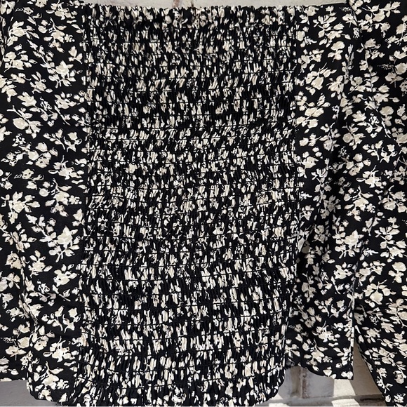 Levi’s Yvie statement blouse black and cream floral puff sleeve top - Picture 7 of 8